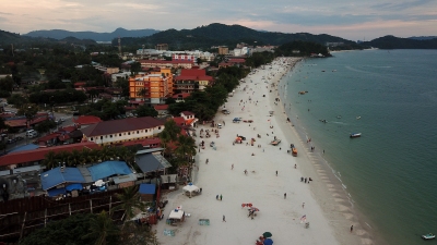 Cenang Beach, Langkawi (Daniel Lorig)  Copyright 
License Information available under 'Proof of Image Sources'