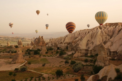 Balloons in Cappadocia (Mr Hicks46)  [flickr.com]  CC BY-SA 
License Information available under 'Proof of Image Sources'