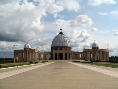 Basilique de notre dame de la paix in Yamoussoukro, Cote d'Ivoire (Felix Krohn)  [flickr.com]  CC BY-SA 
License Information available under 'Proof of Image Sources'