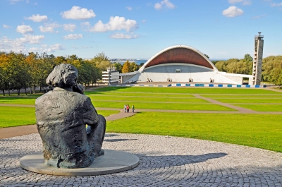 Estonia_1456 - Sing to defeat a enemy.. (Dennis Jarvis)  [flickr.com]  CC BY-SA 
License Information available under 'Proof of Image Sources'