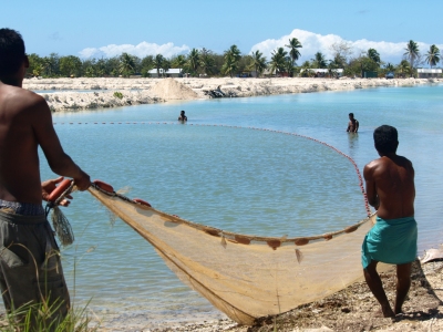 Fishing in Kiribati, 2008. Photo: AusAID (Department of Foreign Affairs and Trade)  [flickr.com]  CC BY 
License Information available under 'Proof of Image Sources'