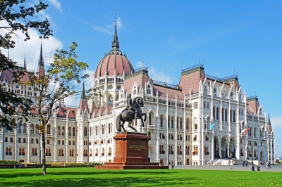 Hungary-02378 - Parliament & Francis II Rákóczi (Dennis Jarvis)  [flickr.com]  CC BY-SA 
License Information available under 'Proof of Image Sources'