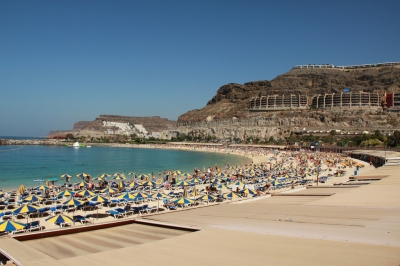 Playa Amadores (Cristian Bortes)  [flickr.com]  CC BY 
License Information available under 'Proof of Image Sources'