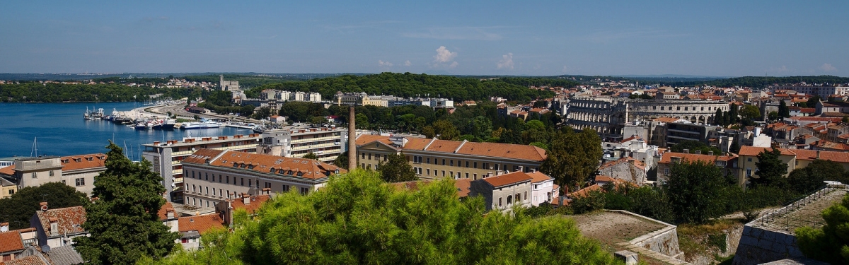 Pula (Denis Simonet)  [flickr.com]  CC BY 
License Information available under 'Proof of Image Sources'