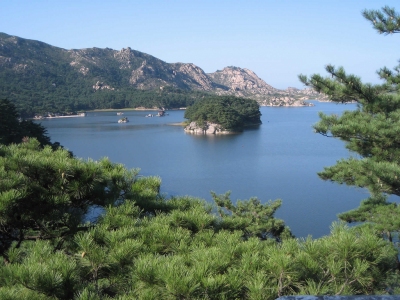 Samil Lake (David Stanley)  [flickr.com]  CC BY 
License Information available under 'Proof of Image Sources'