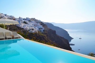 best time to travel santorini