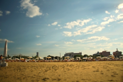 Summer at the Grand Hotel di Rimini (Giacomo Carena)  [flickr.com]  CC BY-ND 
License Information available under 'Proof of Image Sources'