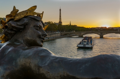 Sunset from Pont Alexandre III (slam.photo)  [flickr.com]  CC BY-SA 
License Information available under 'Proof of Image Sources'