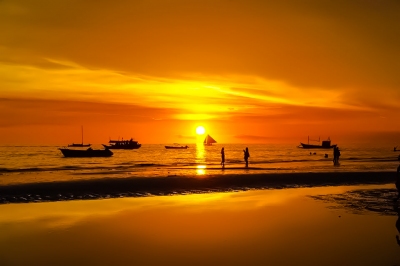 Unique sunset in Boracay, Philippines! (Trip & Travel Blog)  [flickr.com]  CC BY 
License Information available under 'Proof of Image Sources'