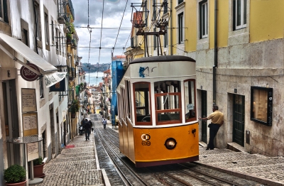 Uphill Lisboa (Yellow Tram) (Ann Wuyts)  [flickr.com]  CC BY 
License Information available under 'Proof of Image Sources'